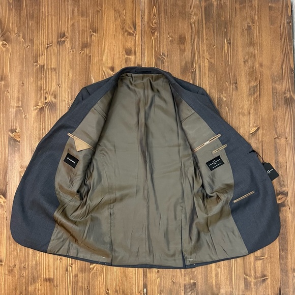 Combatant Gentlemen Charcoal Gray Three Piece Suit - Picture 2 of 8